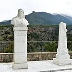 το φαραγγι του παρνασσου דירה Tithoréa