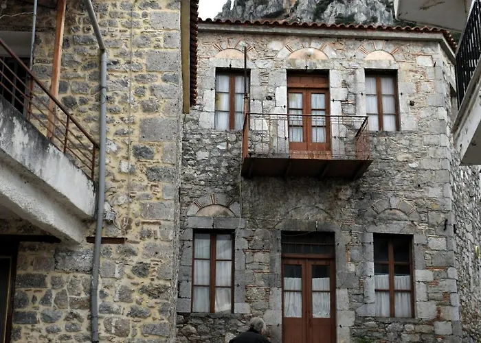 το φαραγγι του παρνασσου דירה Tithoréa