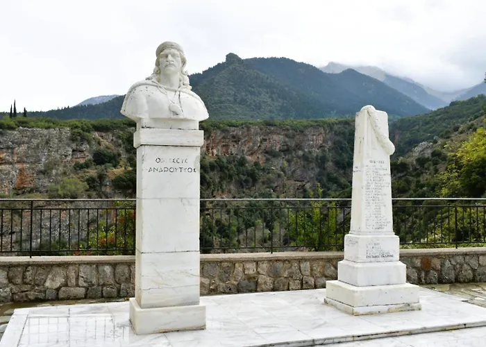 το φαραγγι του παρνασσου Lägenhet Tithoréa